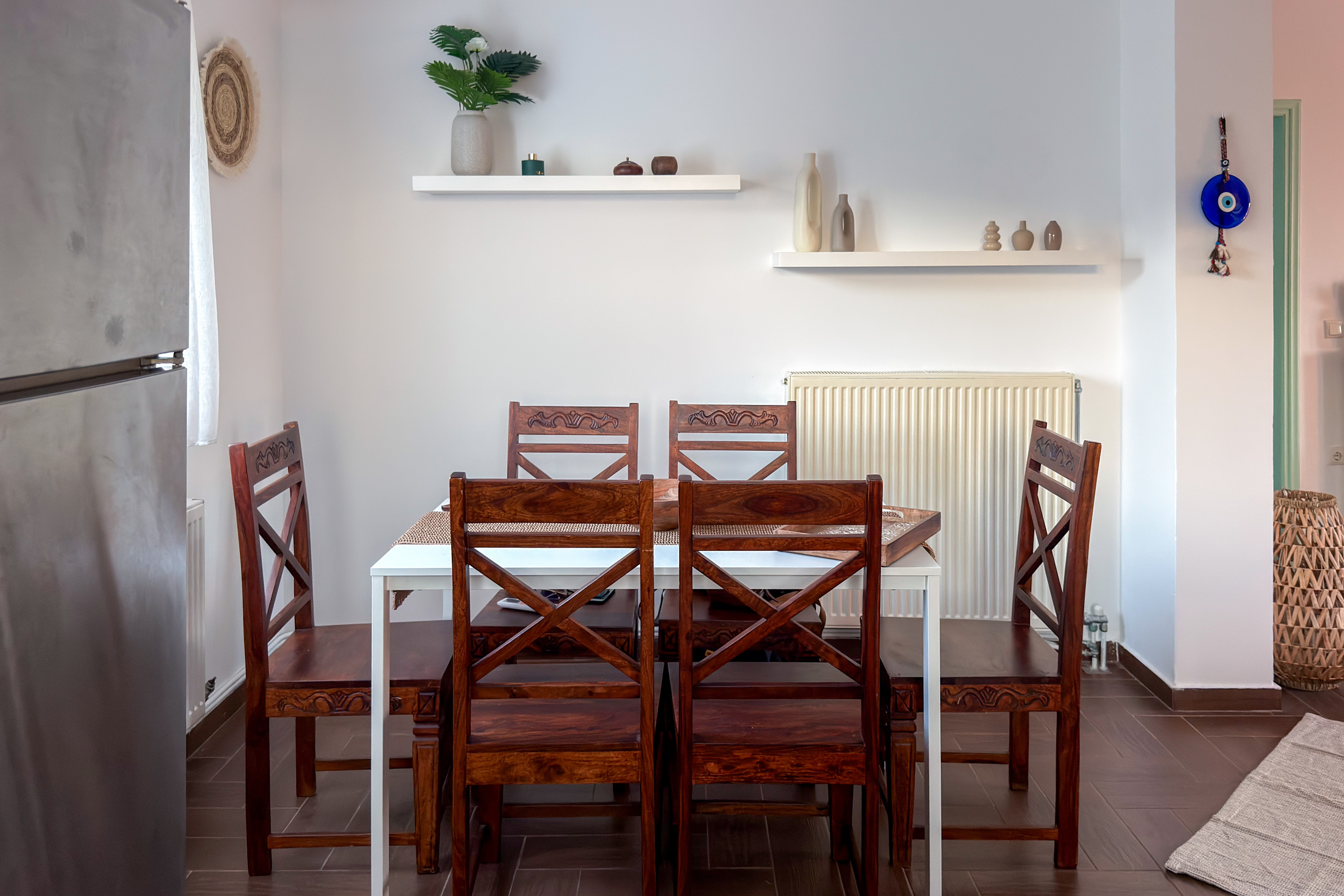Kitchen & Dining